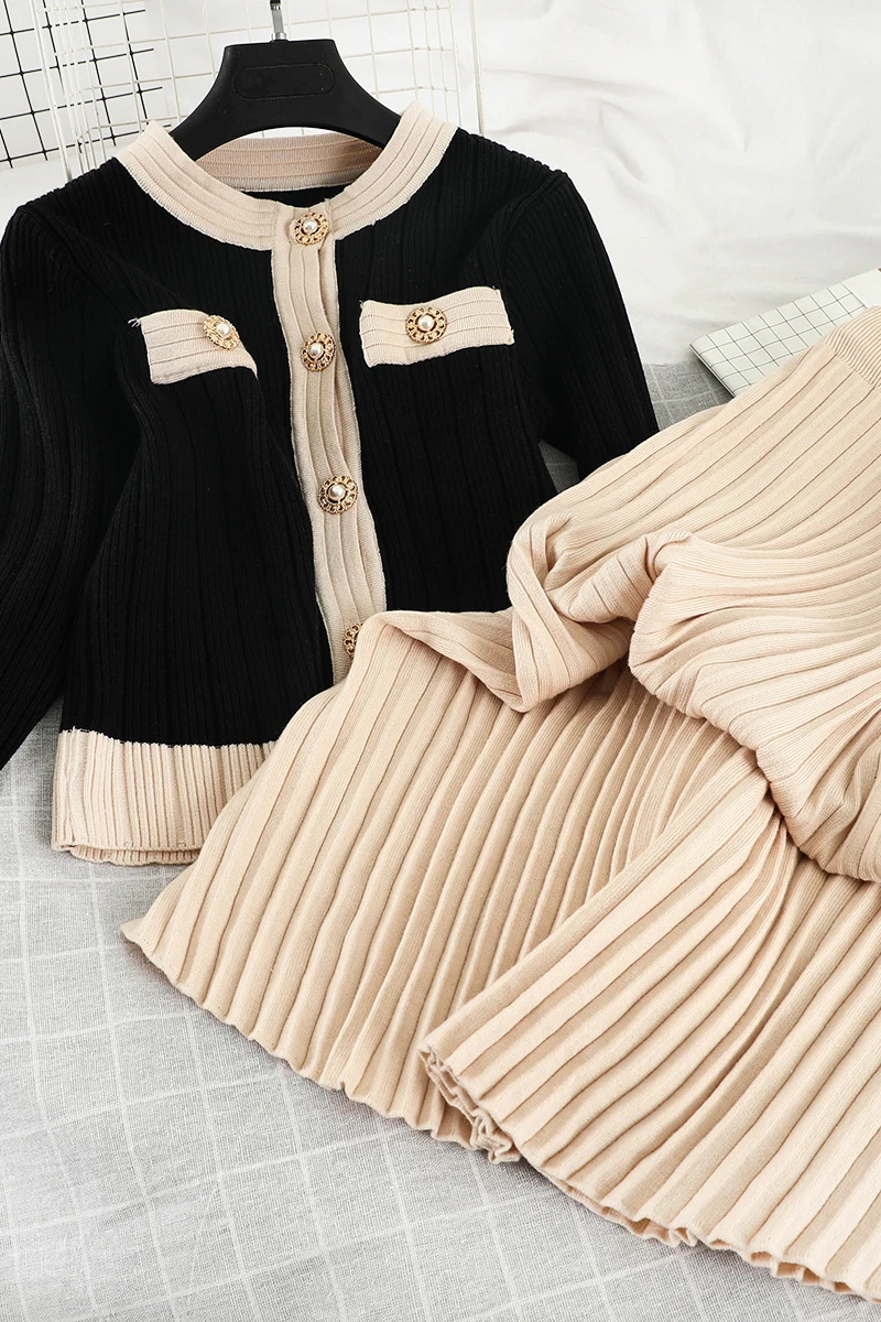 Vintage Patchwork Two Piece Set Women Autumn Long Sleeve Round Neck Single Breasted Knitted Blouse + High Waist Pleated Skirt
Vintage Patchwork Two Piece Set Women Autumn Long Sleeve Round Neck Single Breasted Knitted Blouse + High Waist Pleated Skirt