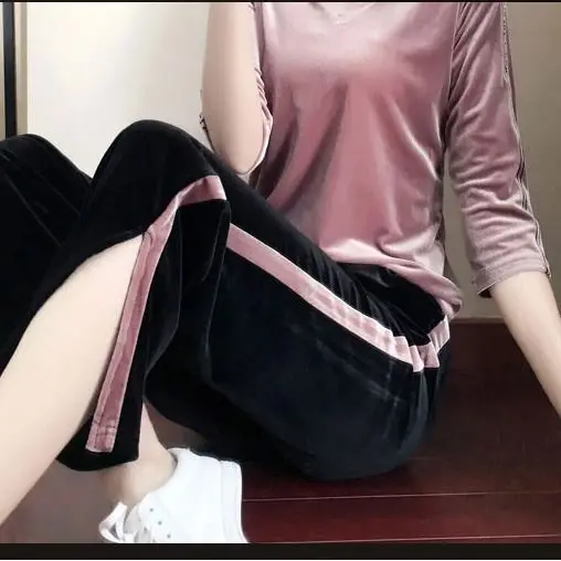Fitness Casual 2 Piece Set Tracksuit Women Gold Velvet Tops and Side Striped Pants Jogger Two Piece Outfits Chandal Mujer F71
Fitness Casual 2 Piece Set Tracksuit Women Gold Velvet Tops and Side Striped Pants Jogger Two Piece Outfits Chandal Mujer F71