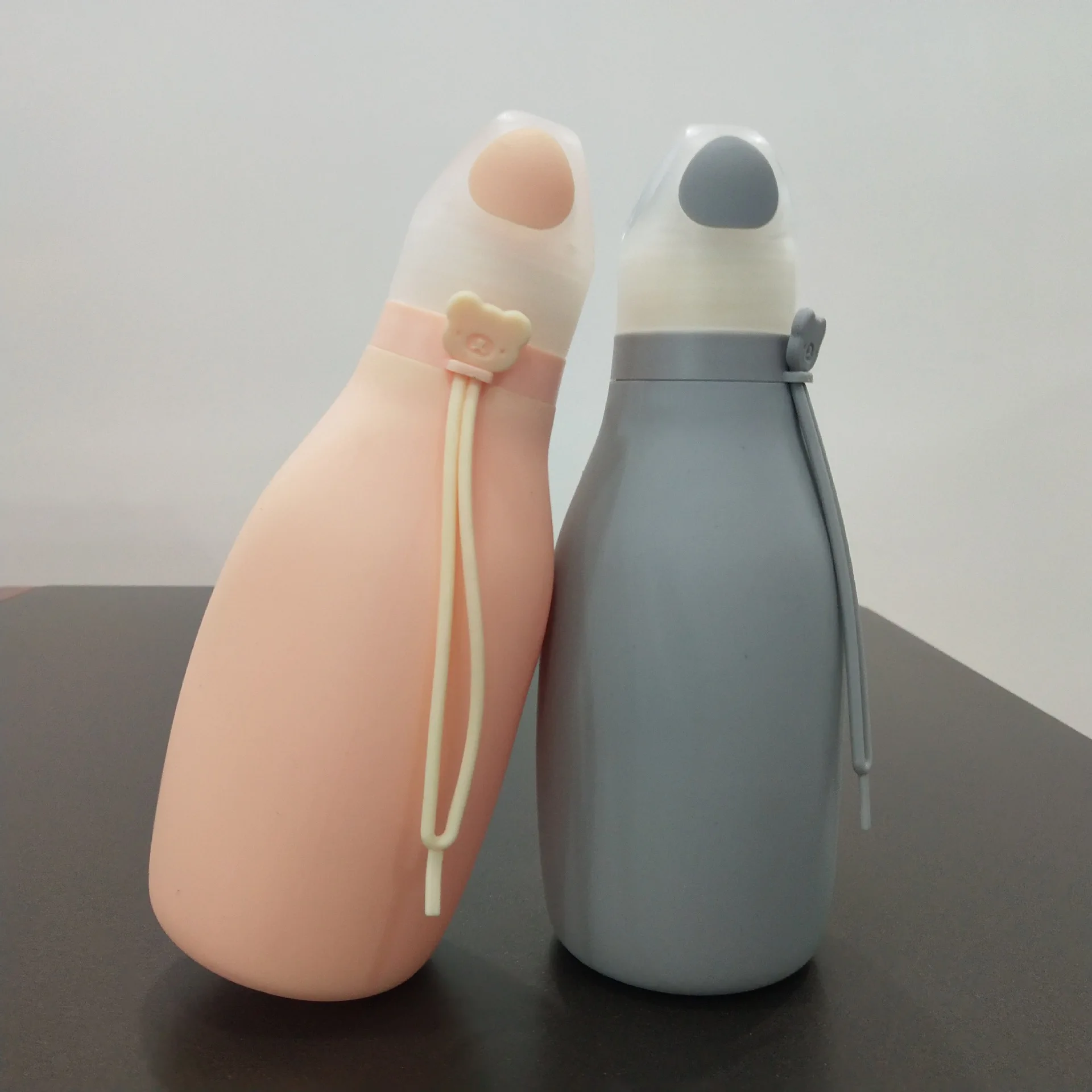 New Product CreativeSilicone Folding Bottle Outdoor Travel Portable AndConvenient Anti-Fall Sports Water Cup
New Product CreativeSilicone Folding Bottle Outdoor Travel Portable AndConvenient Anti-Fall Sports Water Cup