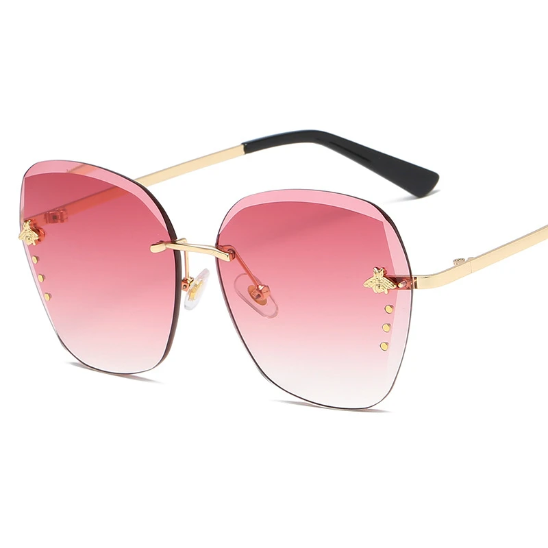 Square Metal Eyewear Honey Bee AccessoriesGradient Colors Lenses Driving UV400 2021 Women Sunglasses Brand Designer
Square Metal Eyewear Honey Bee AccessoriesGradient Colors Lenses Driving UV400 2021 Women Sunglasses Brand Designer