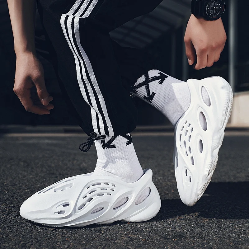 Summer Mens Sandals Bone White Designer Brand Sneakers Unisex Beach Shoes Fashion Slippers High Quality Hole Sandals Multicolor
Summer Mens Sandals Bone White Designer Brand Sneakers Unisex Beach Shoes Fashion Slippers High Quality Hole Sandals Multicolor