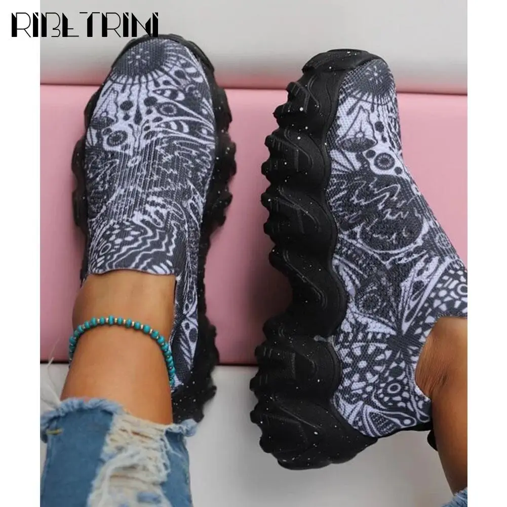 New Fashion Comfy Platform Chunky Heel Women Sneakers Autumn Graffi Slip On Casual Walking Knitting Autumn Ladies Shoes
New Fashion Comfy Platform Chunky Heel Women Sneakers Autumn Graffi Slip On Casual Walking Knitting Autumn Ladies Shoes