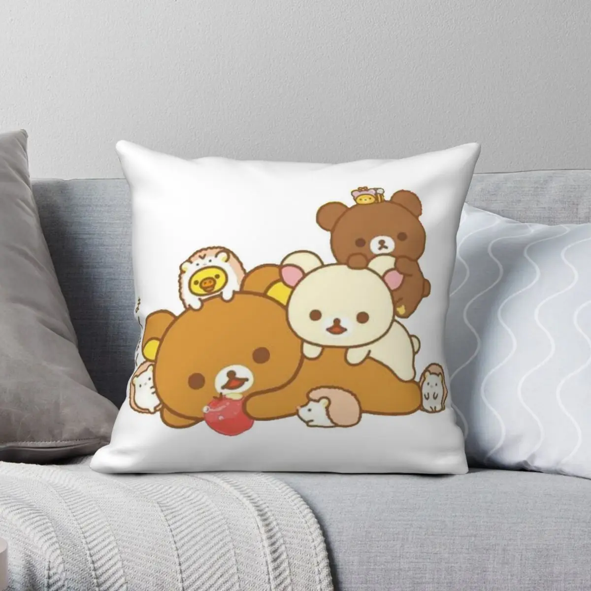 Квадратный чехол Rilakkuma с фруктами, чехол из полиэстера и льна, бархатный креативный декоративный чехол на молнии для домашней подушки 45x45
Квадратный чехол Rilakkuma с фруктами, чехол из полиэстера и льна, бархатный креативный декоративный чехол на молнии для домашней подушки 45x45