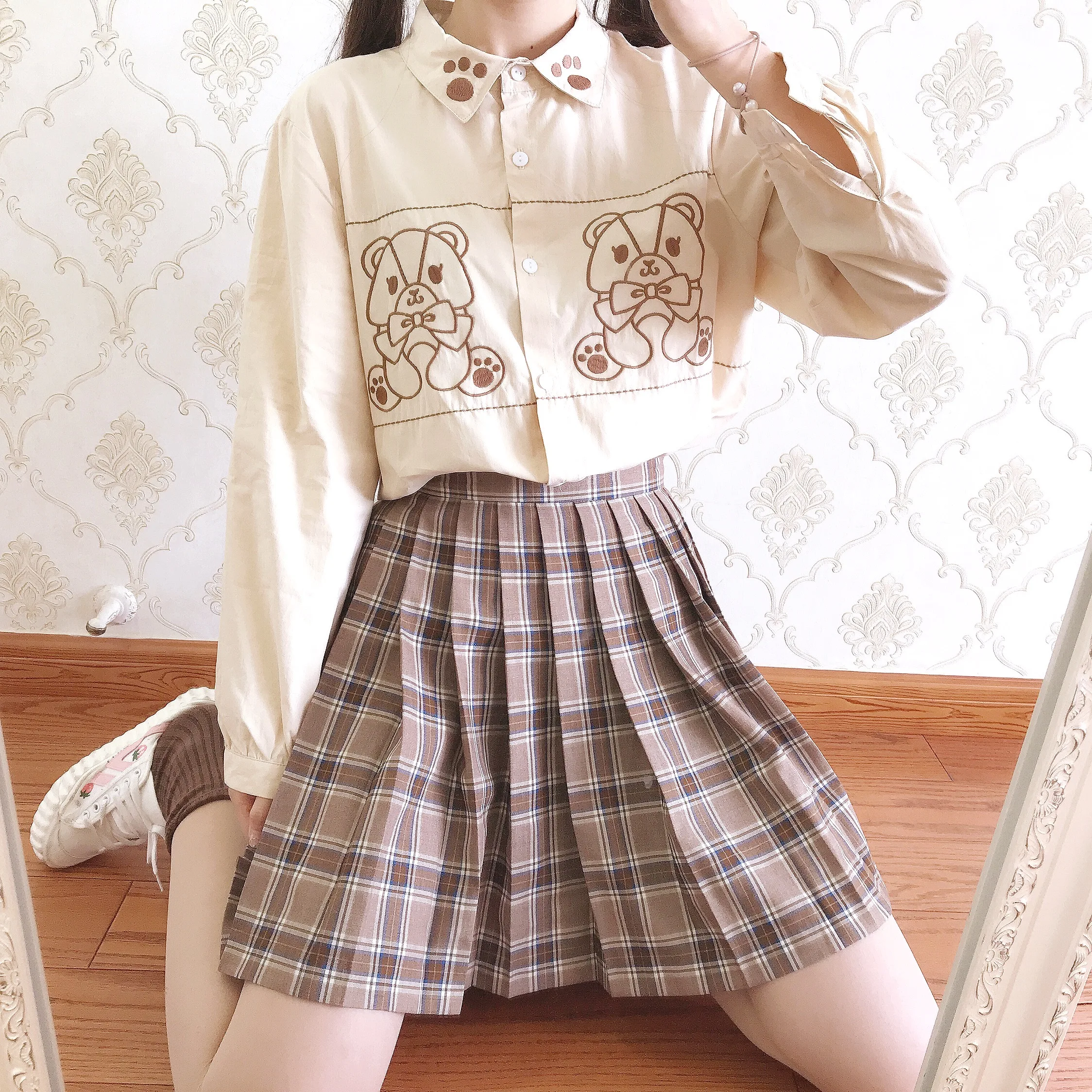 Sweet Japanese soft sister college style cute bear embroidery student loose bottoming student shirt girl shirt victorian top
Sweet Japanese soft sister college style cute bear embroidery student loose bottoming student shirt girl shirt victorian top