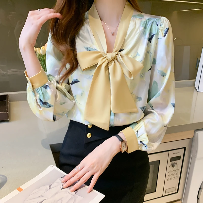 Chikichi 2021 Spring and Autumn New French Elegant V-neck All-match Chiffon Bow Print Ladies Long-sleeved Pullover Shirt
Chikichi 2021 Spring and Autumn New French Elegant V-neck All-match Chiffon Bow Print Ladies Long-sleeved Pullover Shirt