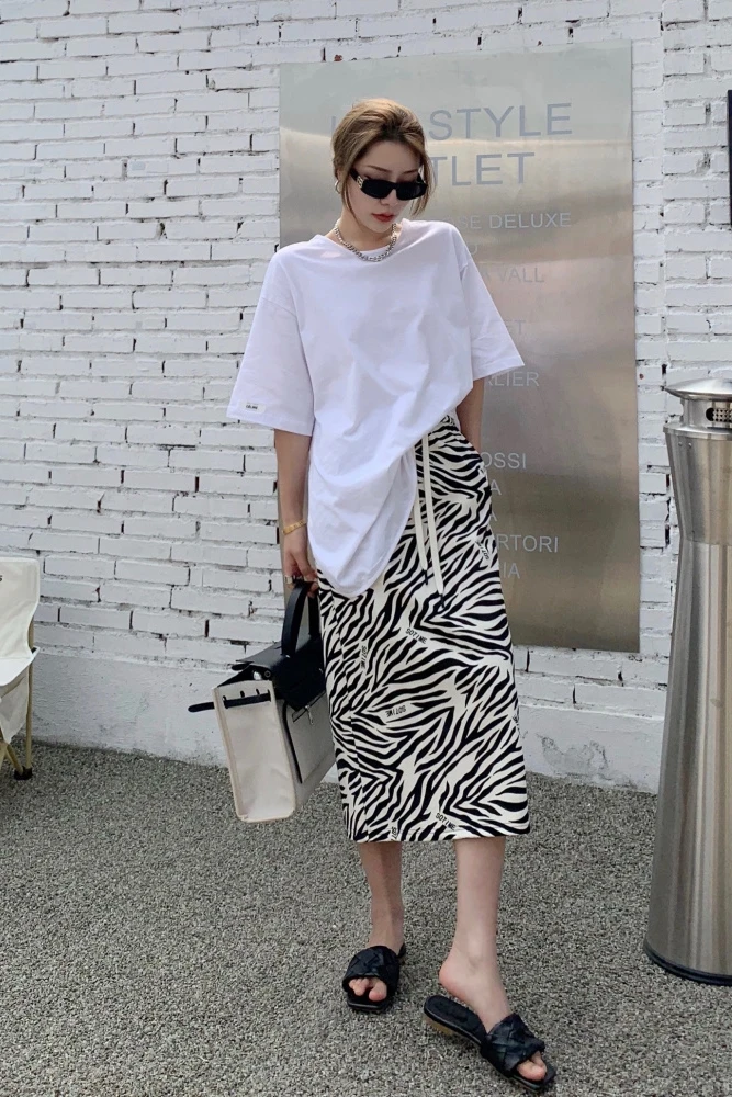 COIGARSAM Brief Striped Women Short Sleeve Loose Backless Skirts White T-shirt Zebra Skirt 3423
COIGARSAM Brief Striped Women Short Sleeve Loose Backless Skirts White T-shirt Zebra Skirt 3423
