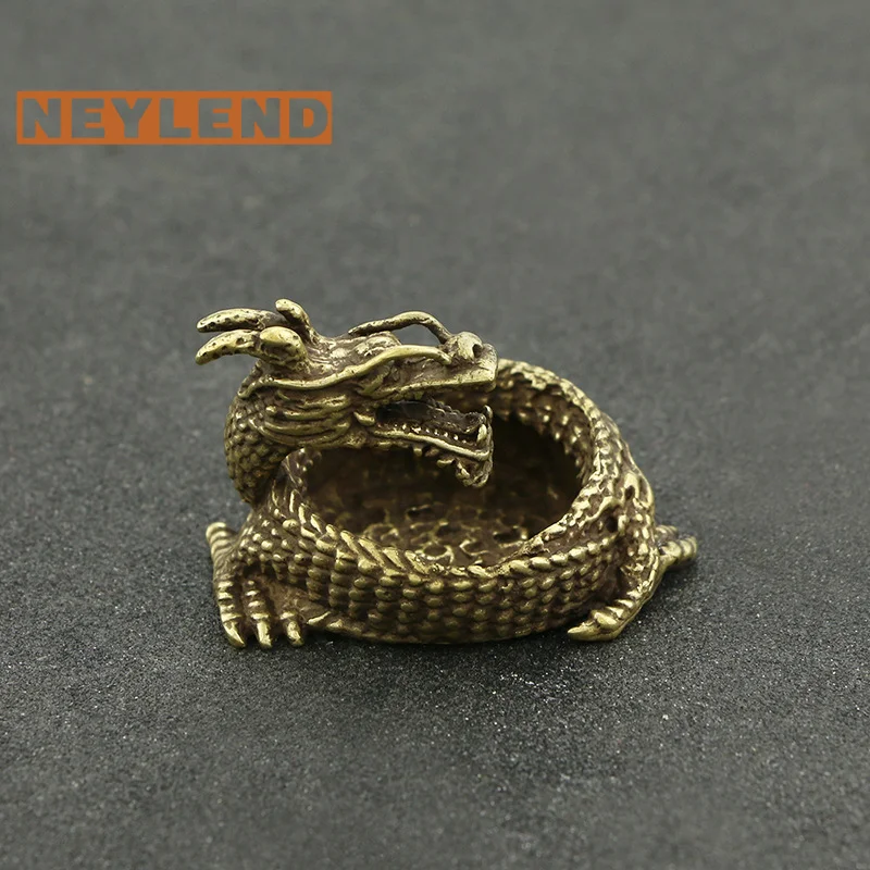 NEYLEND Creative Cool Chinese Retro Mini Living Room Office Brass Dragon Ashtray Small Ornaments Pure Copper Crafts
NEYLEND Creative Cool Chinese Retro Mini Living Room Office Brass Dragon Ashtray Small Ornaments Pure Copper Crafts