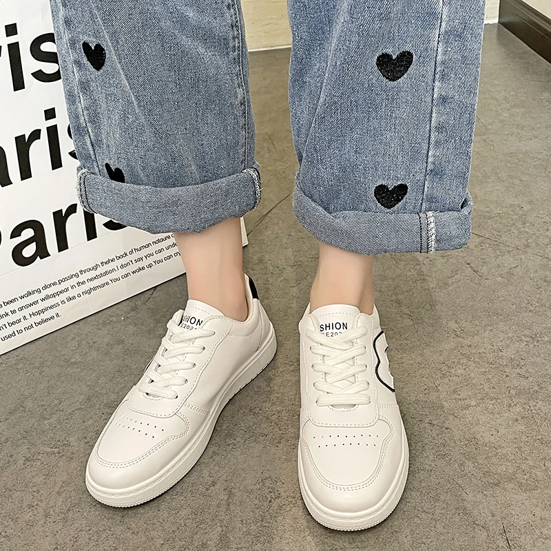Women's Small White Shoes Summer New Solid Color Flat-bottom Lace-up Casual Shoes Comfortable and Light Outdoor Sports Shoes
Women's Small White Shoes Summer New Solid Color Flat-bottom Lace-up Casual Shoes Comfortable and Light Outdoor Sports Shoes