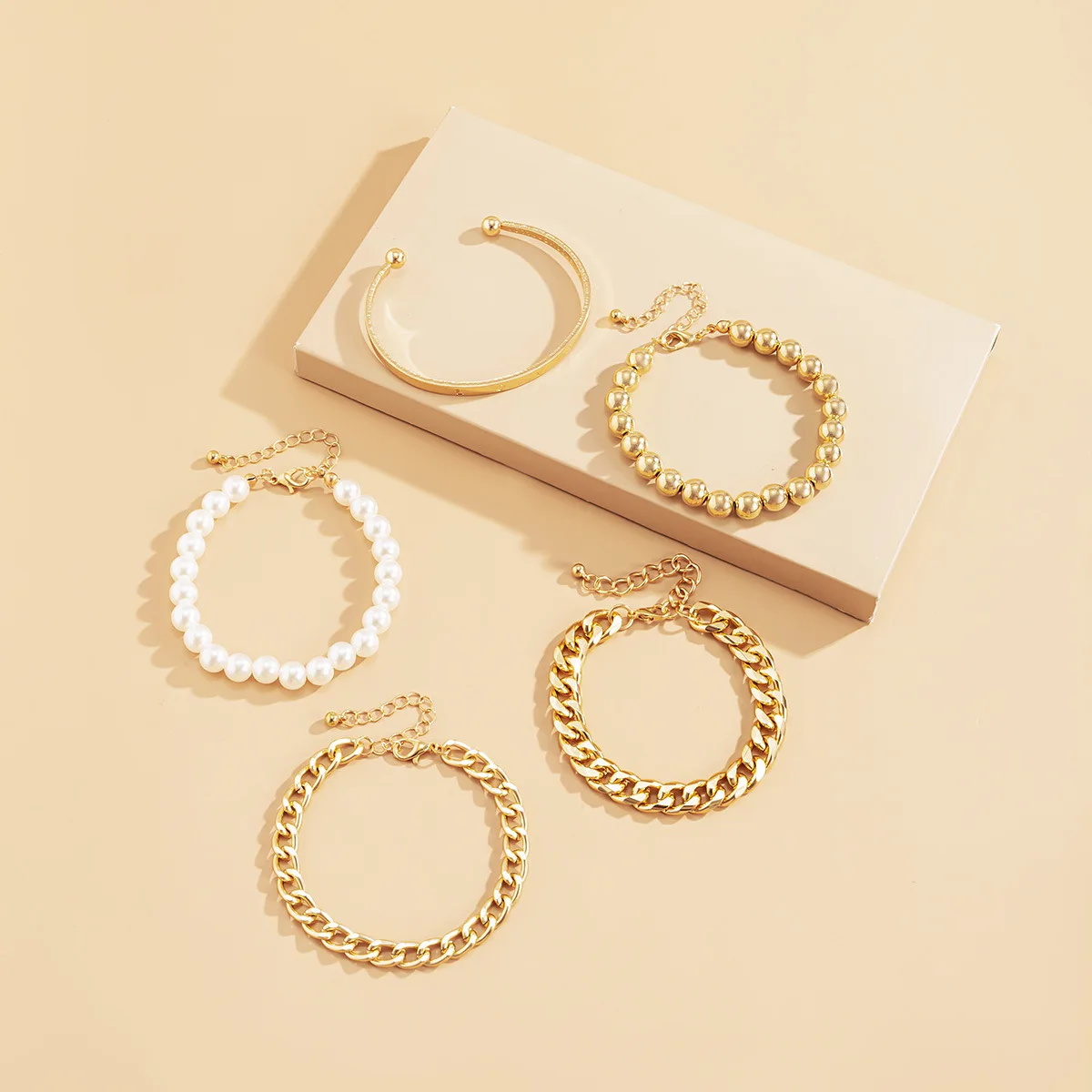 5 piece set Bohemian Fashion Multilayer Beaded Pearl Cuban Chain Ladies Bracelet Set Open Bracelet Girl Jewelry Gift 2021 Trend
5 piece set Bohemian Fashion Multilayer Beaded Pearl Cuban Chain Ladies Bracelet Set Open Bracelet Girl Jewelry Gift 2021 Trend