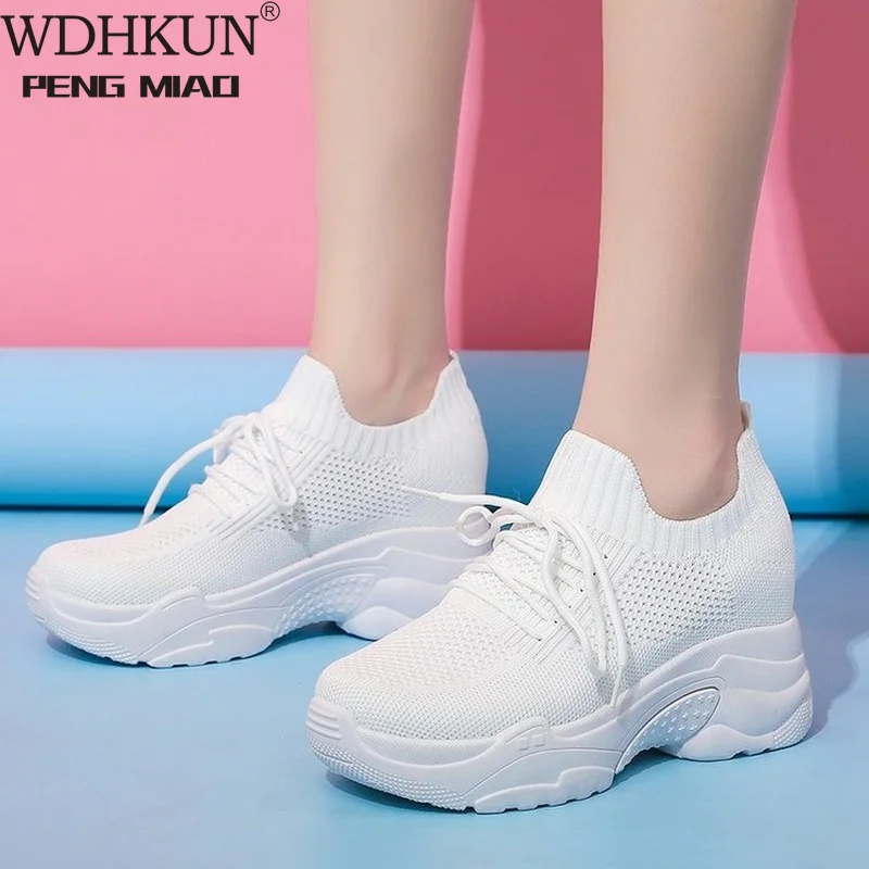 Женские кроссовки на танкетке, дышащие сетчатые туфли на высокой платформе и толстой подошве, повседневная обувь на осень 2021 
Женские кроссовки на танкетке, дышащие сетчатые туфли на высокой платформе и толстой подошве, повседневная обувь на осень 2021
