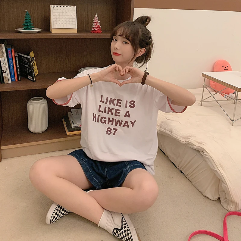 Oversize Korea Women's T-shirt 2021 Summer New Short Sleeve Cotton T-Shirts Lettered Print Female Top All-Matching Base Shir
Oversize Korea Women's T-shirt 2021 Summer New Short Sleeve Cotton T-Shirts Lettered Print Female Top All-Matching Base Shir