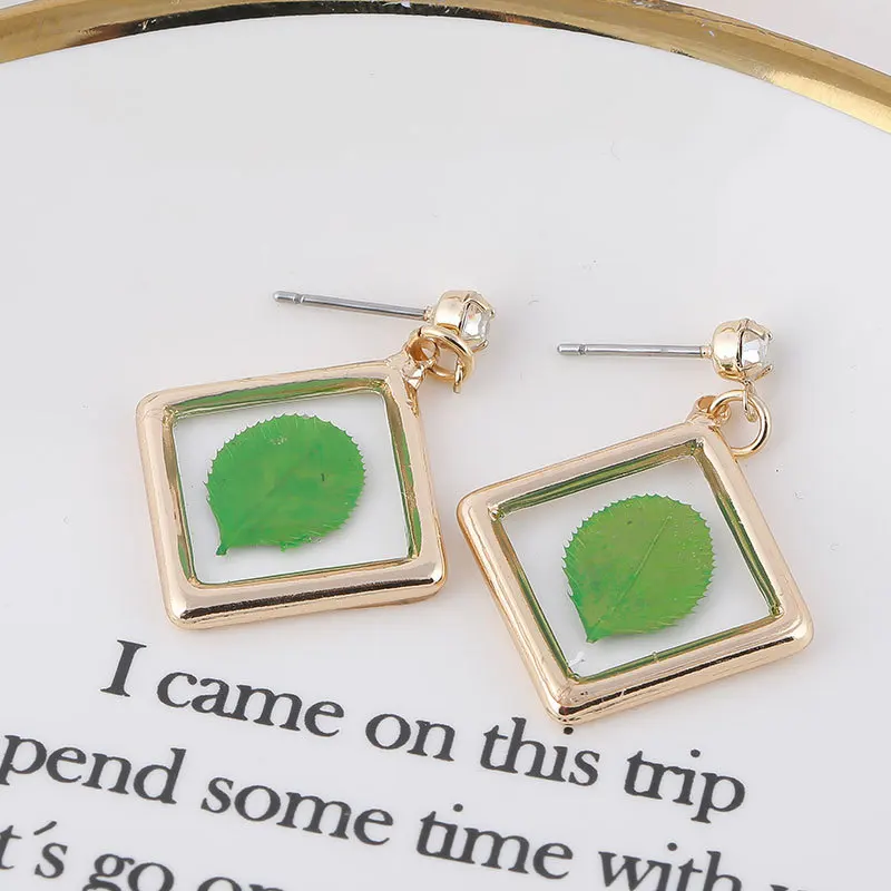 Bohemian Geometric Square Transparent Resin Dried Flower Leaf Drop Earrings Time Gem Earrings For Women Jewelry Festival Gifts
Bohemian Geometric Square Transparent Resin Dried Flower Leaf Drop Earrings Time Gem Earrings For Women Jewelry Festival Gifts