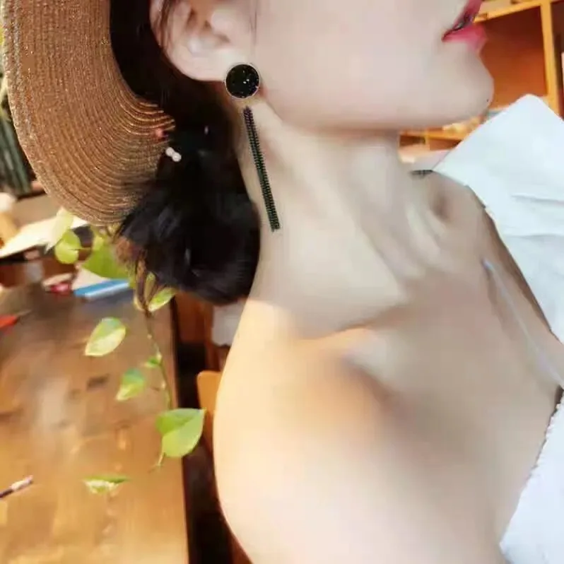 Korean Fashion Personality Earrings Black Long Women's Earrings Authentic Jewelry on the Neck
Korean Fashion Personality Earrings Black Long Women's Earrings Authentic Jewelry on the Neck