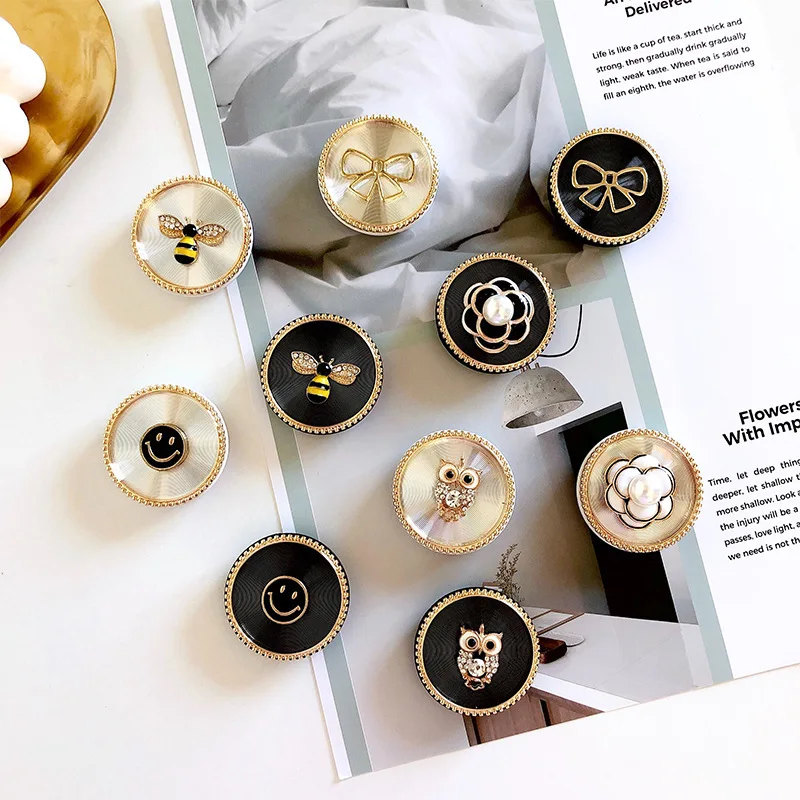 2021 Fashion Pattern Bottom Gold Round Mobile Phone Holder Airbag Holder Suitable For IPhone Samsung Mobile Phone Accessories
2021 Fashion Pattern Bottom Gold Round Mobile Phone Holder Airbag Holder Suitable For IPhone Samsung Mobile Phone Accessories