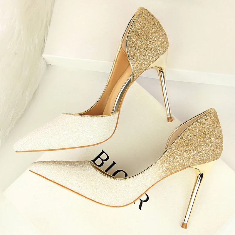 Sexy High Heels Women Shoes Rhinestone Bridal Wedding Thin Heel Shoes 9cm Fetish Silver Gold Stiletto Pointed Ladies Pumps 2021
Sexy High Heels Women Shoes Rhinestone Bridal Wedding Thin Heel Shoes 9cm Fetish Silver Gold Stiletto Pointed Ladies Pumps 2021