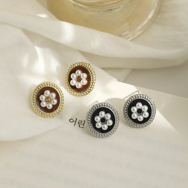 2021 new fashion style metallic geometric pearl flower earring studs, the new trend of Korean simple fashion women's earrings
2021 new fashion style metallic geometric pearl flower earring studs, the new trend of Korean simple fashion women's earrings