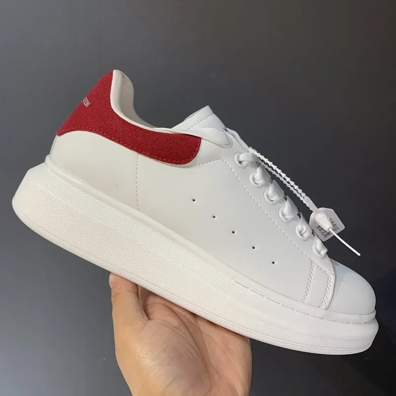 2021 New Leather White Shoes Thick-Soled Increased Casual Sports Shoes Men And Women Couple Shoes Luminous Fashion Trend Shoes
2021 New Leather White Shoes Thick-Soled Increased Casual Sports Shoes Men And Women Couple Shoes Luminous Fashion Trend Shoes