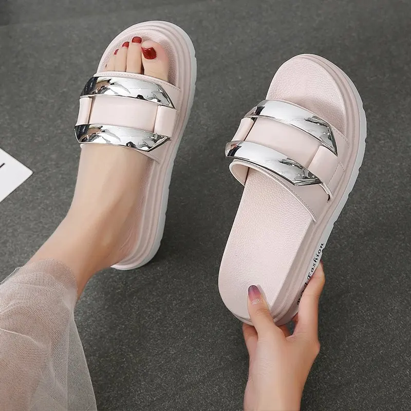 Flat Shoes Female Rivet Woman's Slippers Luxury Slides Low 2021 Designer Summer Soft Basic PU Metal Decoration Rubber Shoes Woma
Flat Shoes Female Rivet Woman's Slippers Luxury Slides Low 2021 Designer Summer Soft Basic PU Metal Decoration Rubber Shoes Woma