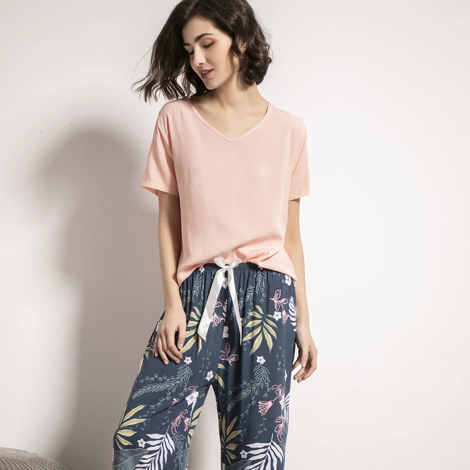 Summer Pajamas Set Women Comfortable Cotton Viscose Contrasting Color Pajamas Short Sleeve Tops with Long Trousers Ladies Pj Set
Summer Pajamas Set Women Comfortable Cotton Viscose Contrasting Color Pajamas Short Sleeve Tops with Long Trousers Ladies Pj Set