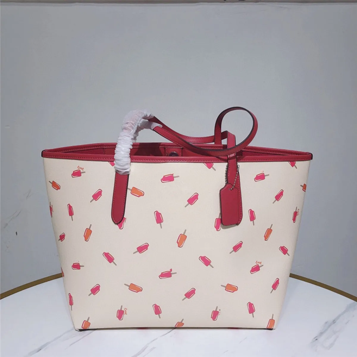 handbags luxury designer trending bags 2021 High quality genuine leather tote bag Soft leather Top quality Shopper bag
handbags luxury designer trending bags 2021 High quality genuine leather tote bag Soft leather Top quality Shopper bag