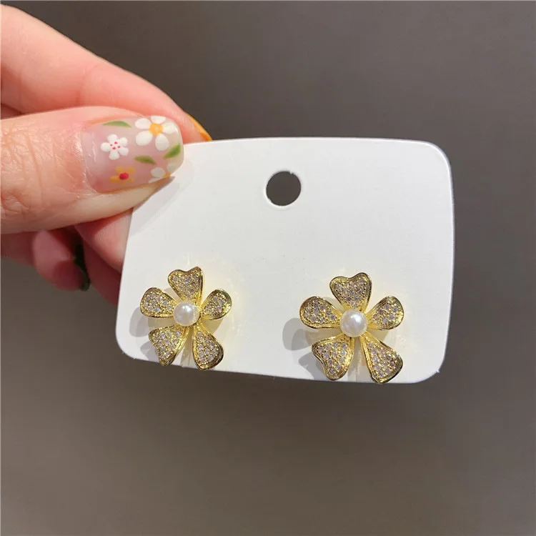 Little Daisy Flower Earrings Female Korean Temperament Net Red Full Diamond Earrings
Little Daisy Flower Earrings Female Korean Temperament Net Red Full Diamond Earrings