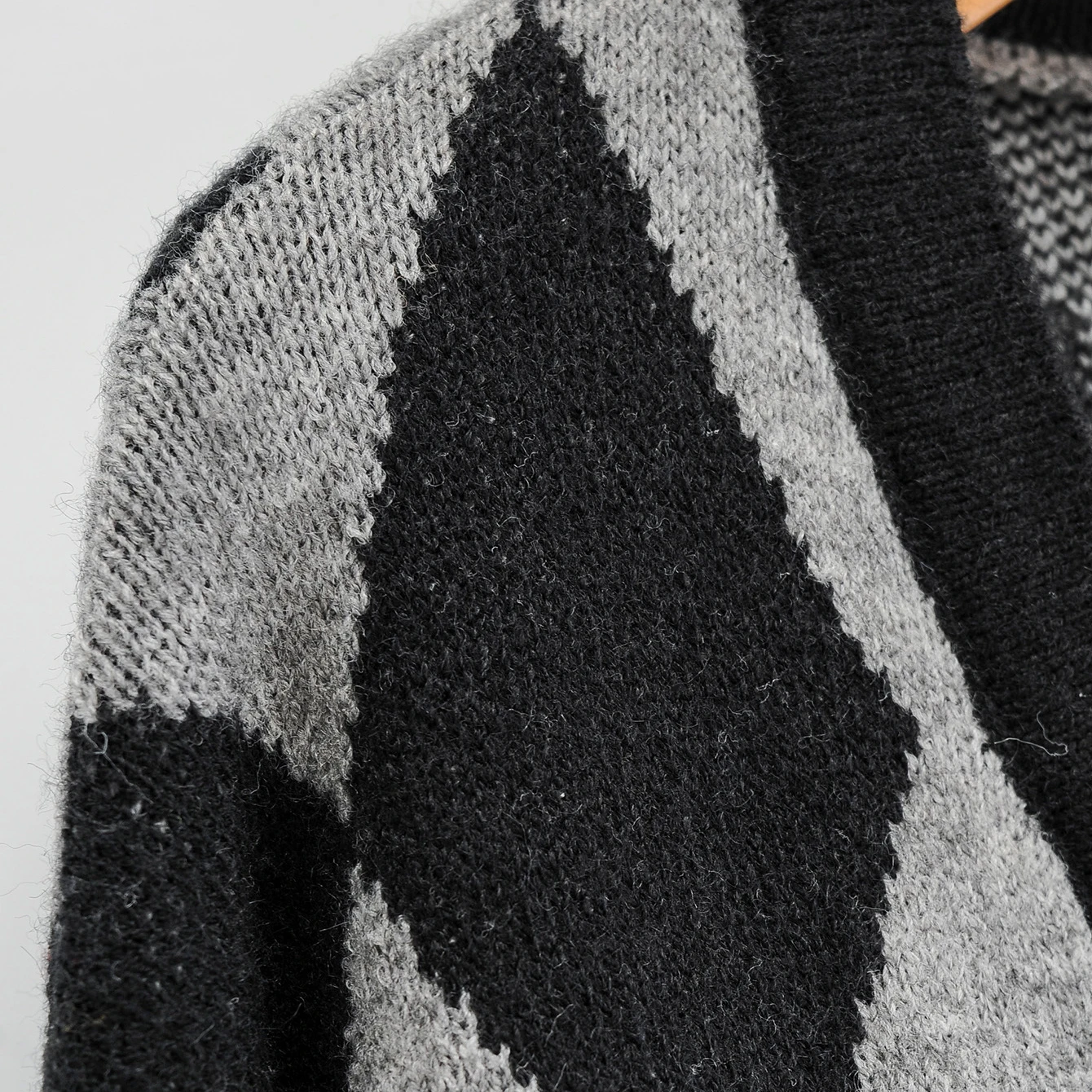 2020 Black Argyle Knitted Sweater Vintage Long Sleeve V-Neck Slim Offfice Button Cardigan Sweater Casual Loose Chic Tops
2020 Black Argyle Knitted Sweater Vintage Long Sleeve V-Neck Slim Offfice Button Cardigan Sweater Casual Loose Chic Tops