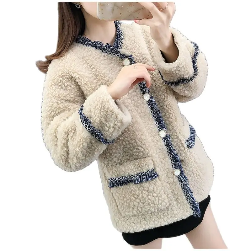 2021 New Women Autumn Winter Overcoat Fur Coats Xiaoxiangfeng Ladies Lamb Wool Jacket Loose Round Neck Outwear Female Tops A556
2021 New Women Autumn Winter Overcoat Fur Coats Xiaoxiangfeng Ladies Lamb Wool Jacket Loose Round Neck Outwear Female Tops A556