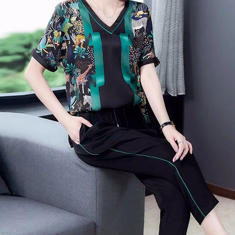 Summer 2021 new plus size women's fashion casual suits are thin and high-end two-piece suits
Summer 2021 new plus size women's fashion casual suits are thin and high-end two-piece suits