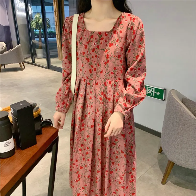 2022 Spring Women Rose Corduroy Dresses Square Collar Long Sleeve High Waist Calf Length Pink One Piece Robe Romantic Style Wear
2022 Spring Women Rose Corduroy Dresses Square Collar Long Sleeve High Waist Calf Length Pink One Piece Robe Romantic Style Wear