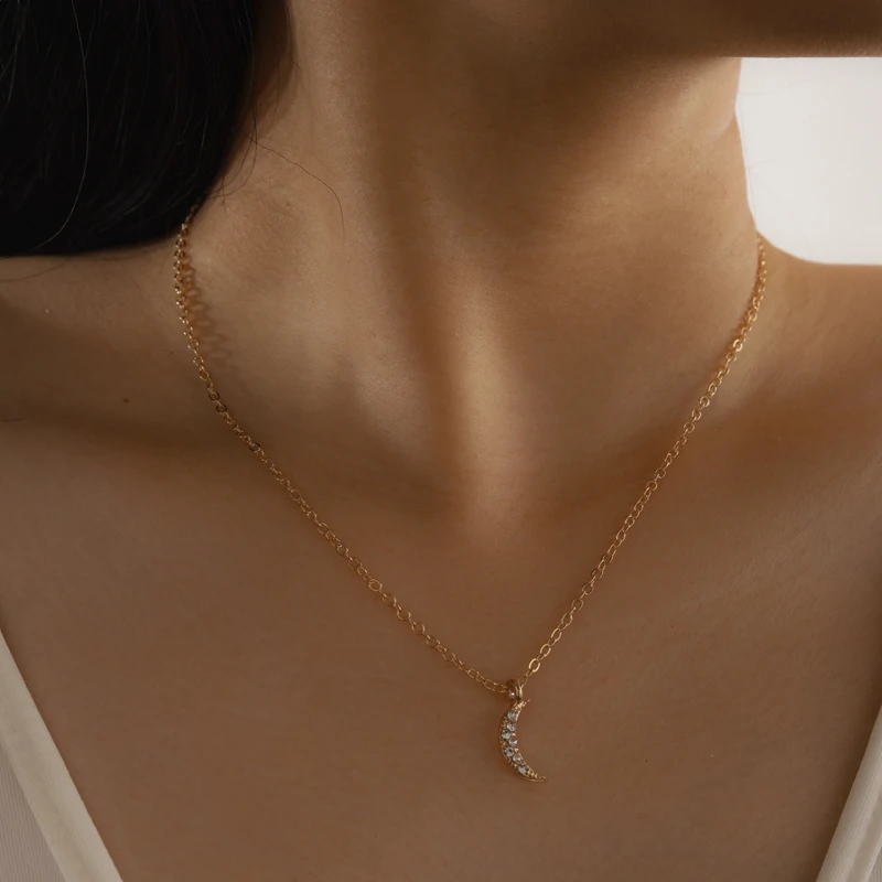 HuaTang Boho Rhinestone Moon Pendant Necklace for Women Simple Gold Color Chains Female Party Collares Jewelry on the Neck
HuaTang Boho Rhinestone Moon Pendant Necklace for Women Simple Gold Color Chains Female Party Collares Jewelry on the Neck