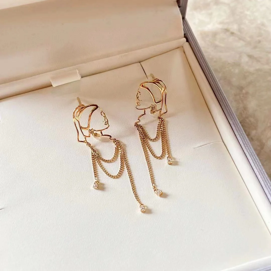 Серьги-гвоздики из желтого золота с жемчугом, 18 К 
Серьги-гвоздики из желтого золота с жемчугом, 18 К