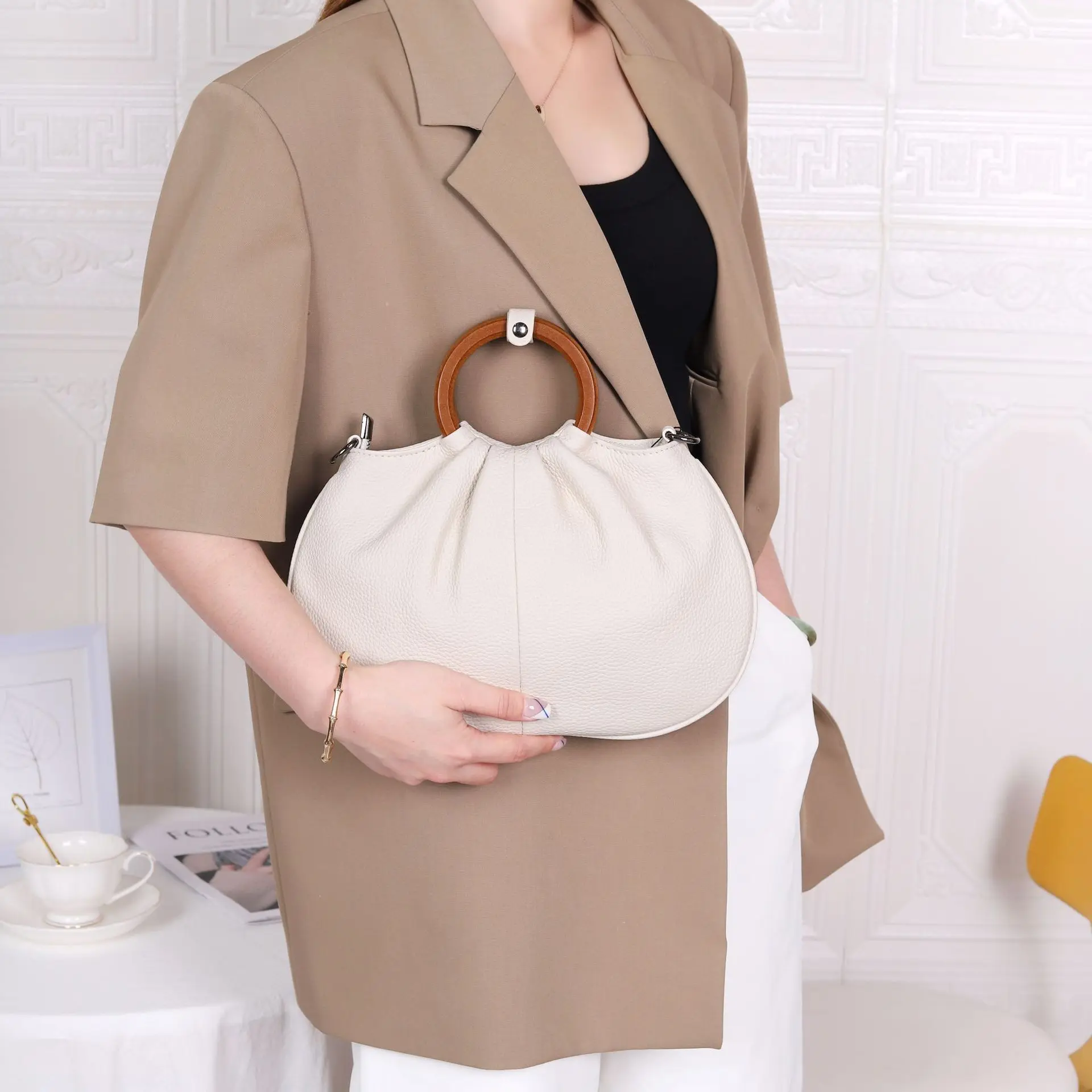 Upgrade Version Round Shape Cloud Hand Bag Large First Layer Cowhide Leather Women Shoulder Bag Blue Gray Ladies Crossbody Bag
Upgrade Version Round Shape Cloud Hand Bag Large First Layer Cowhide Leather Women Shoulder Bag Blue Gray Ladies Crossbody Bag
