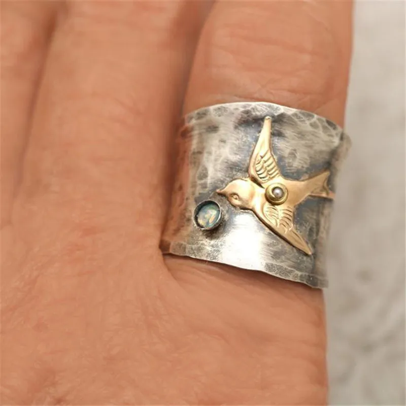 Vintage Two-Tone Stone Bird Ring For Women Trendy Unique Unusual Tribe Retro Animal Rings Female Fashion Jewelry Gift To Girls
Vintage Two-Tone Stone Bird Ring For Women Trendy Unique Unusual Tribe Retro Animal Rings Female Fashion Jewelry Gift To Girls