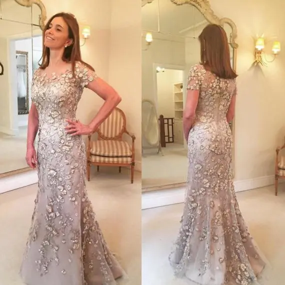 Hot 2021 Short Sleeves Mermaid Mother of the Bride Dresses Lace Long Formal 3D Floral Evening Wedding Party Gown vestaglia sposa
Hot 2021 Short Sleeves Mermaid Mother of the Bride Dresses Lace Long Formal 3D Floral Evening Wedding Party Gown vestaglia sposa