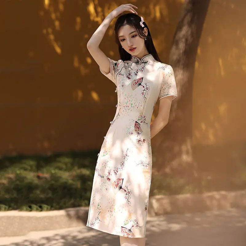 Elegant Cheongsam Chinese Dress Vintage Floral Print Qipao Women Traditional Split Qipao Ladies Short Sleeve Party Dresses Plus
Elegant Cheongsam Chinese Dress Vintage Floral Print Qipao Women Traditional Split Qipao Ladies Short Sleeve Party Dresses Plus