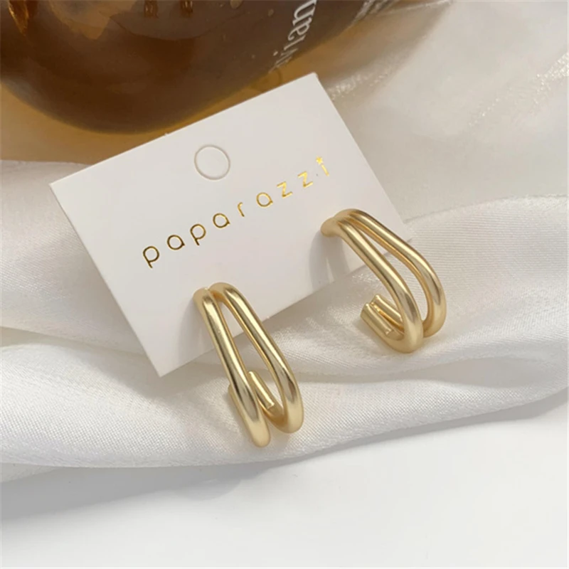 2021 European trends new golden geometric S925 stud earrings, irregular fashion women's earrings party jewelry
2021 European trends new golden geometric S925 stud earrings, irregular fashion women's earrings party jewelry