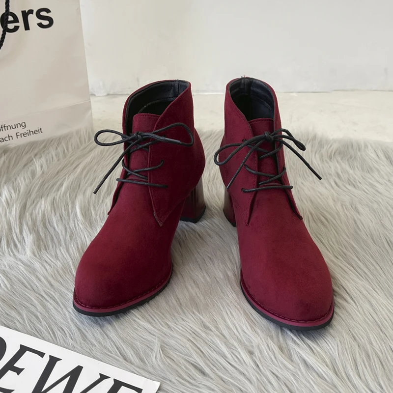 2021 Vintage Women Ankle Boots Pointed Toe Comfortable Suede High Heel Autumn Shoes Winter Women Classic Short Combat Boots
2021 Vintage Women Ankle Boots Pointed Toe Comfortable Suede High Heel Autumn Shoes Winter Women Classic Short Combat Boots