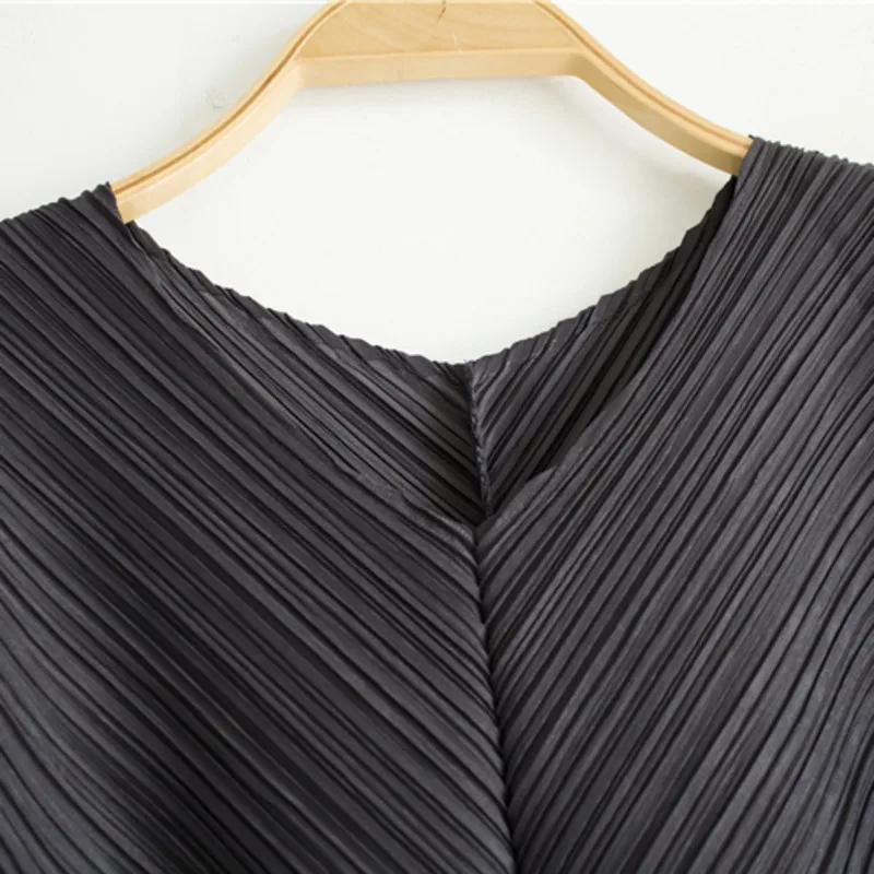 LANMREM Women's Multicolor Pleated T-shirt New Round Neck Bat Short Sleeve Casual Fashion Trend 2021 Autumn And Autumn 2E1128
LANMREM Women's Multicolor Pleated T-shirt New Round Neck Bat Short Sleeve Casual Fashion Trend 2021 Autumn And Autumn 2E1128