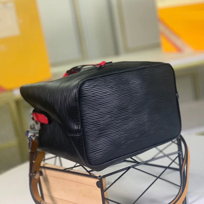 Vogue of new fund of 2021 original female bag, pure color contracted costly noble lady handbag trend joker bucket package
Vogue of new fund of 2021 original female bag, pure color contracted costly noble lady handbag trend joker bucket package