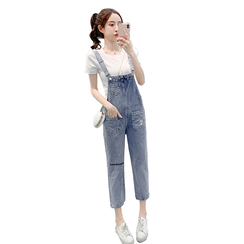2020 new high waist small daisy denim overalls female Korean version loose and thin daddy one-piece cropped trousers
2020 new high waist small daisy denim overalls female Korean version loose and thin daddy one-piece cropped trousers
