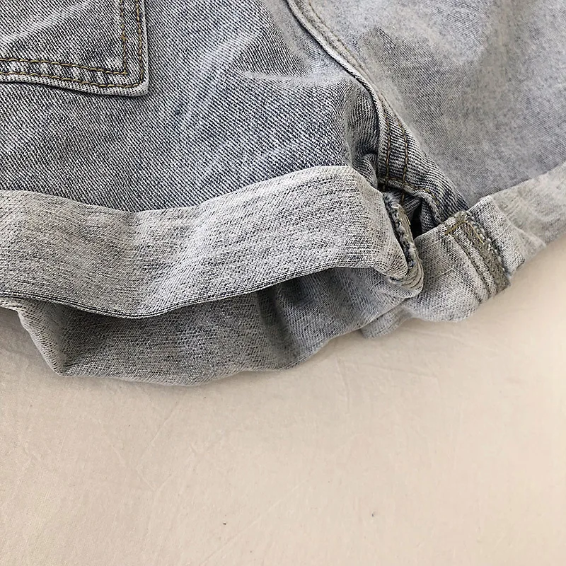 High Waist Hip Button Design Wide Leg Shorts Feminino Summer 2020 New Single Pocket Denim Short Fashion
High Waist Hip Button Design Wide Leg Shorts Feminino Summer 2020 New Single Pocket Denim Short Fashion
