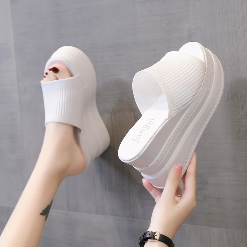 Pure Color Simple Thick Bottom Slope Heel Non-Slip Elegant Temperament Ladies Slippers Waterproof Platform Summer Fashion.
Pure Color Simple Thick Bottom Slope Heel Non-Slip Elegant Temperament Ladies Slippers Waterproof Platform Summer Fashion.