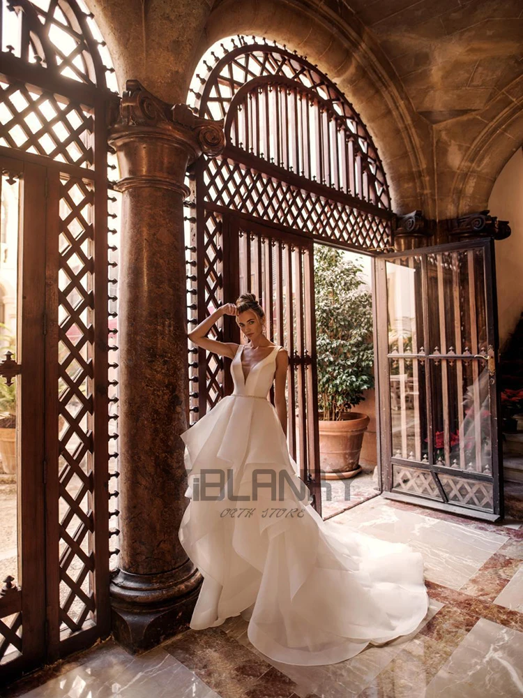 YILIBER Lace wedding dress v-neck simple atmosphere wedding gown backless lace tailing big skirt fluffy skirt
YILIBER Lace wedding dress v-neck simple atmosphere wedding gown backless lace tailing big skirt fluffy skirt