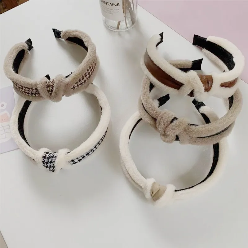 3PCS Velvet Edges Faux Leather Knotted Headbands For Women PU Bows Covered Plastic Hairbands Girls Fur Hair Hoops
3PCS Velvet Edges Faux Leather Knotted Headbands For Women PU Bows Covered Plastic Hairbands Girls Fur Hair Hoops