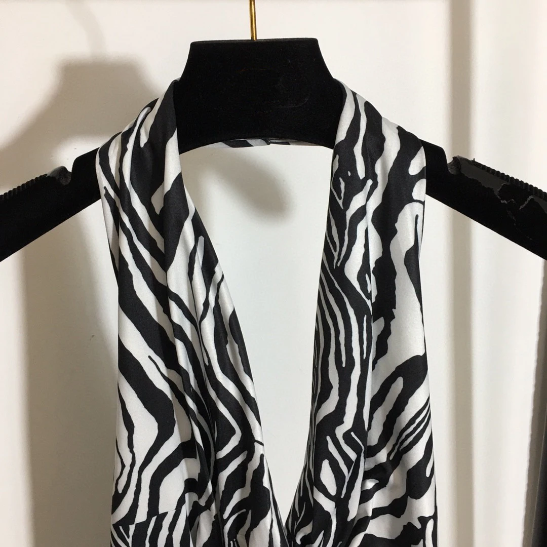 High Quality Luxury Summer Sexy Women Zebra Striped Print Sleeveless Hollow Halter Tank Top
High Quality Luxury Summer Sexy Women Zebra Striped Print Sleeveless Hollow Halter Tank Top