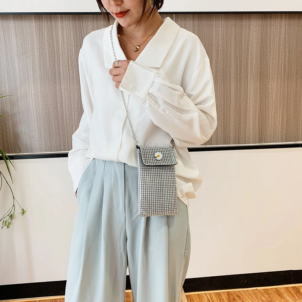 Fashion Women Rhinestone Shoulder Bag Classic Texture Creative Design Chic Daisy Lady Chain Shoulder Crossbody Bag
Fashion Women Rhinestone Shoulder Bag Classic Texture Creative Design Chic Daisy Lady Chain Shoulder Crossbody Bag