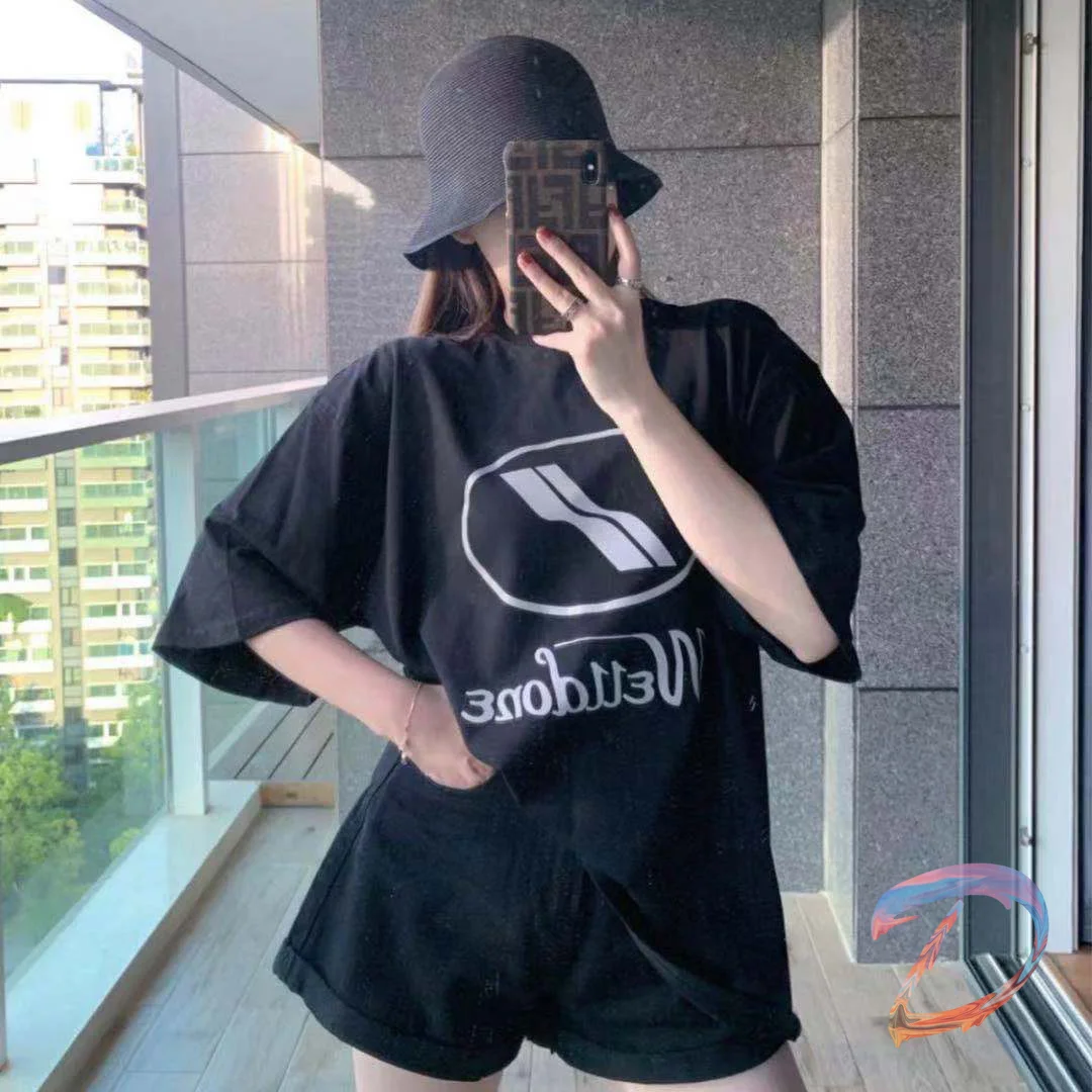 WE11DONE 3M Reflective T-shirt Men Women High Quality Round Neck Falling Shoulder T Shirts Welldone Fashion Casual Top Tees
WE11DONE 3M Reflective T-shirt Men Women High Quality Round Neck Falling Shoulder T Shirts Welldone Fashion Casual Top Tees