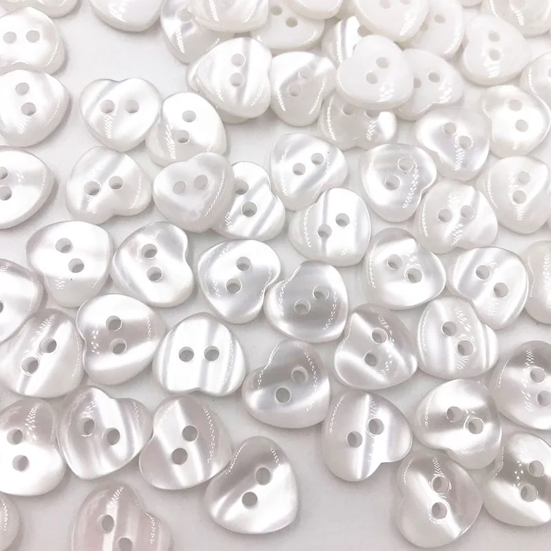 

50 шт. белые пластиковые пуговицы в форме сердца для одежды кукол Швейные аксессуары «сделай сам» скрапбукинги 12 мм PT348