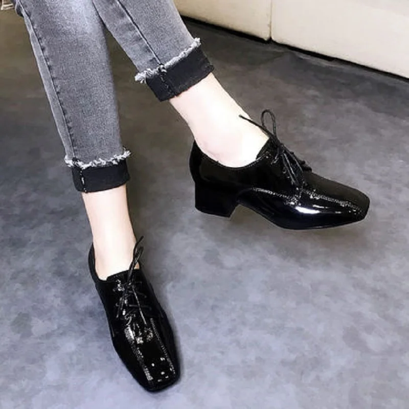 2019 spring and autumn new ladies high-heeled patent leather with thick with women's single shoes square head ladies shoes large
2019 spring and autumn new ladies high-heeled patent leather with thick with women's single shoes square head ladies shoes large
