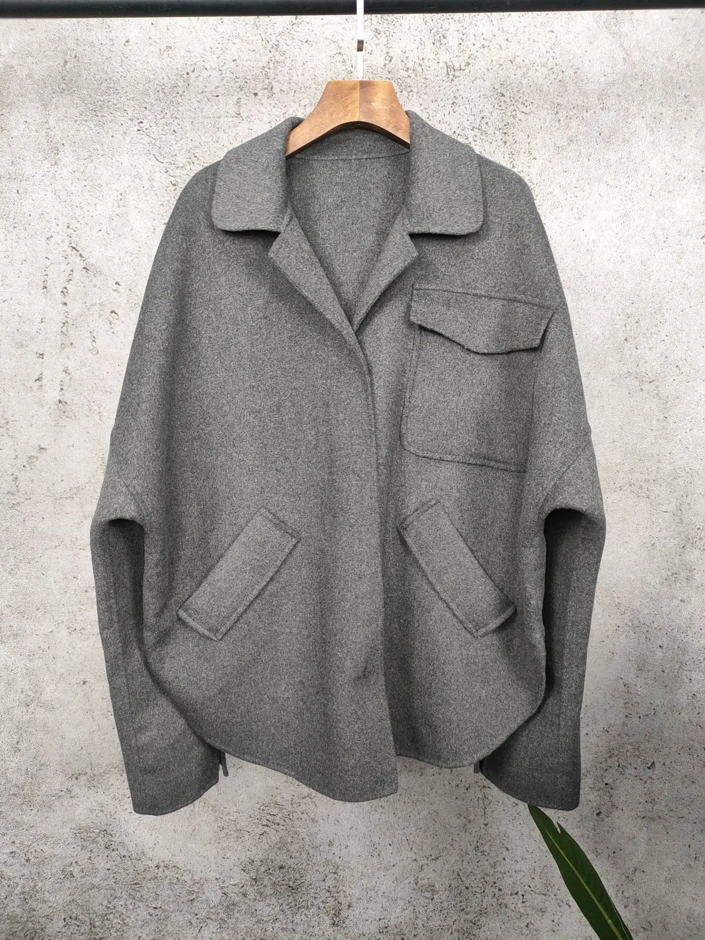 high 2023 new ladies quality fashion long sleeve lapel solid color wool coat 1023
high 2023 new ladies quality fashion long sleeve lapel solid color wool coat 1023